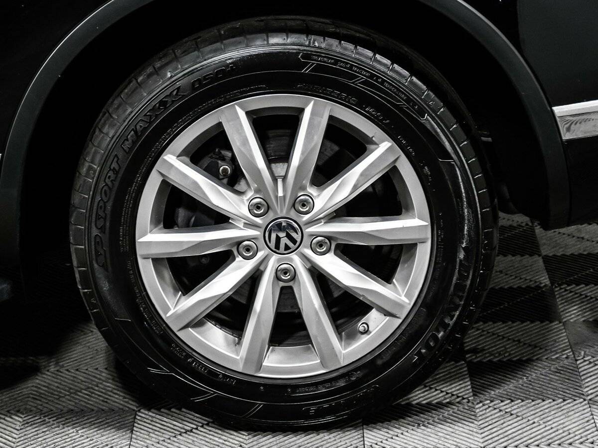 Б/У Фольксваген Туарег 2015 года. Фото: #13