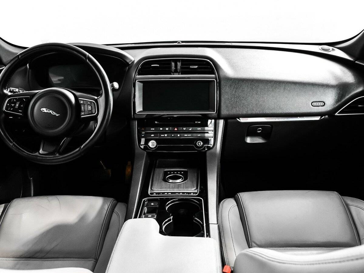 Б/У Ягуар Ф-Пэйс 2016 года. Фото: #10