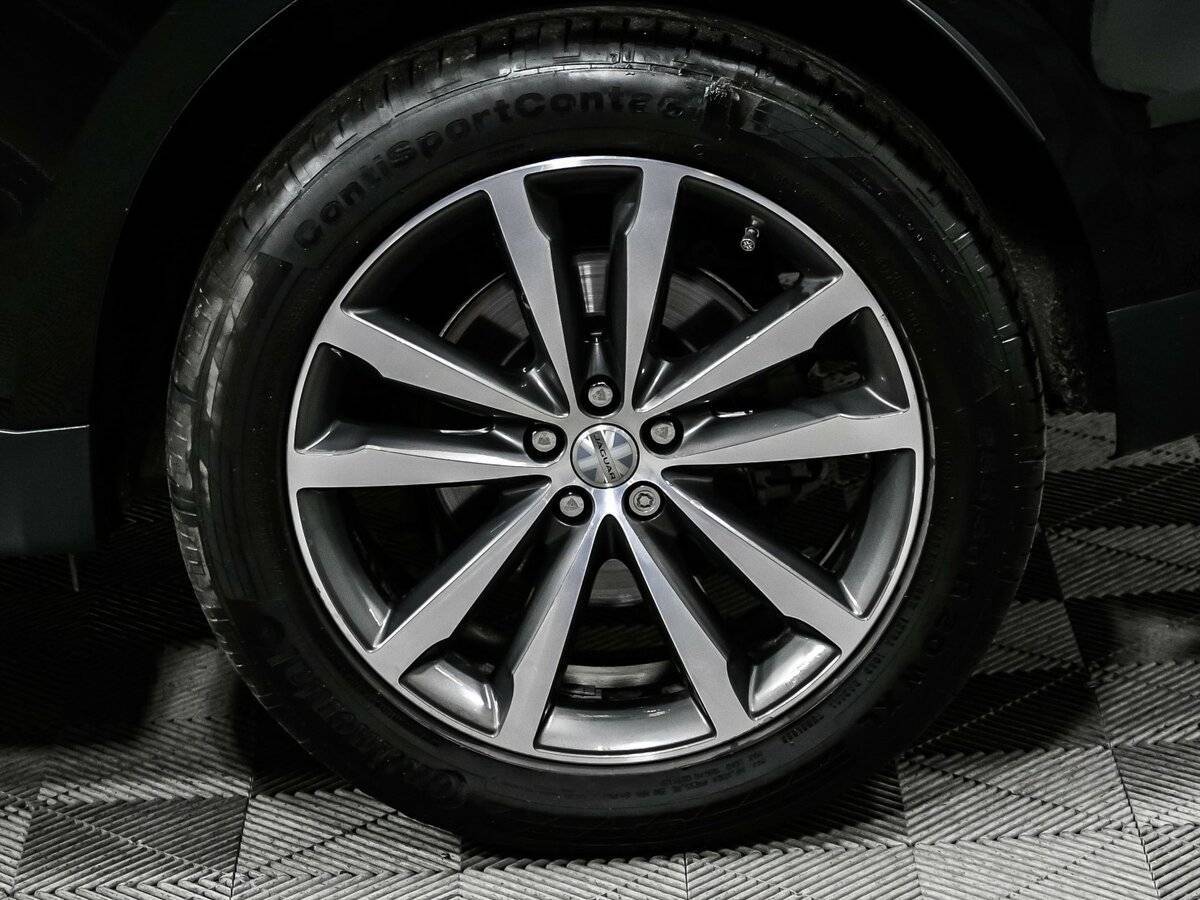 Б/У Ягуар Ф-Пэйс 2016 года. Фото: #13