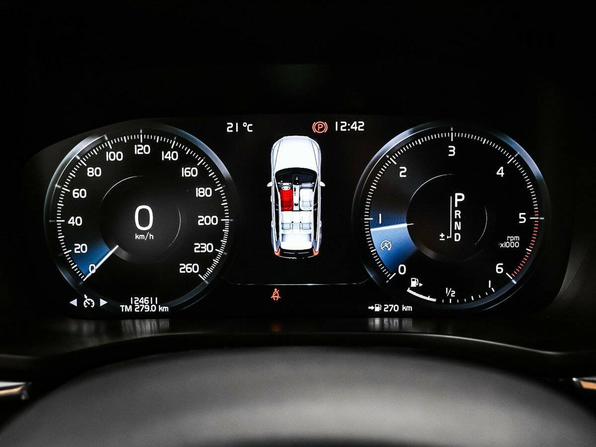 Б/У Вольво ИксЦ60 2019 года. Фото: #9