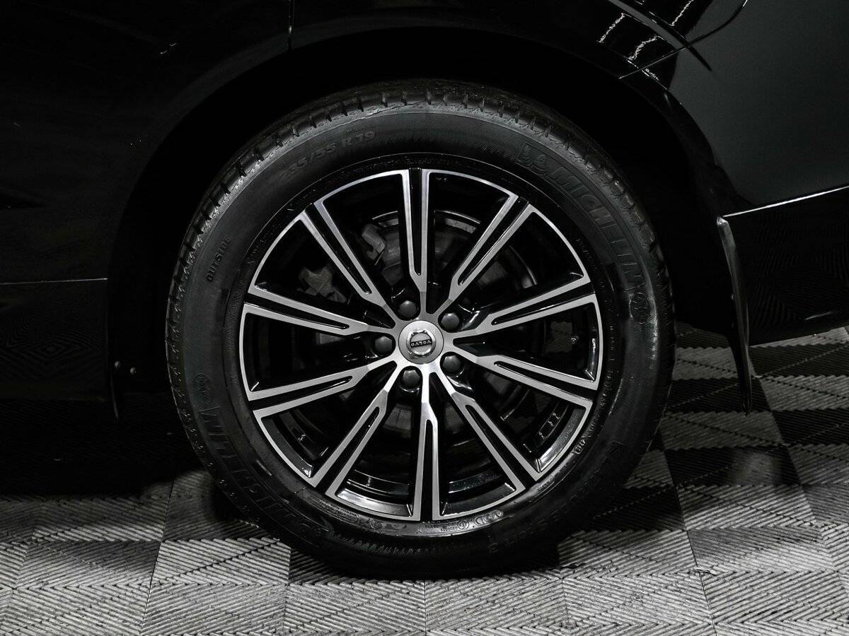 Б/У Вольво ИксЦ60 2019 года. Фото: #13