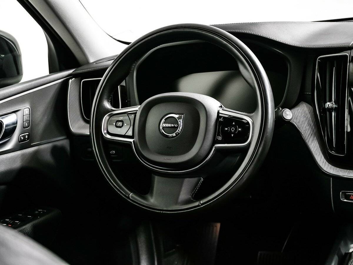 Б/У Вольво ИксЦ60 2019 года. Фото: #15