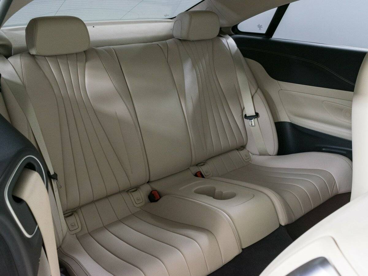 Б/У Мерседес-Бенц Е-Класс 2021 года. Фото: #9