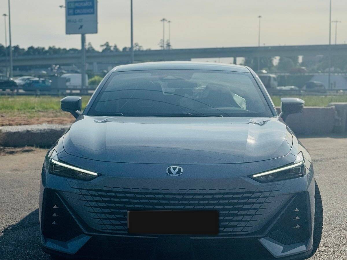 Б/У Чанган УНИ-В 2023 года. Фото: #1