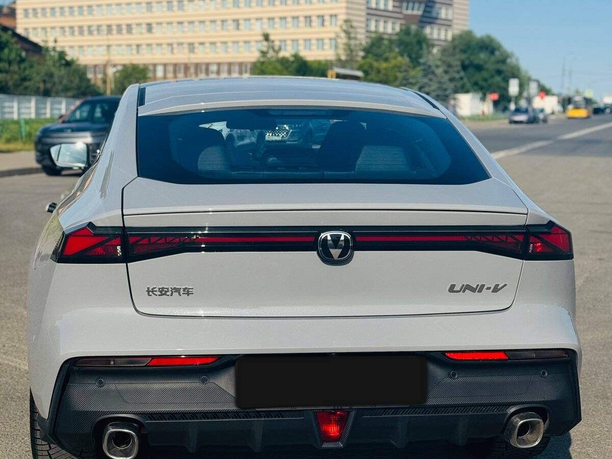 Б/У Чанган УНИ-В 2023 года. Фото: #5