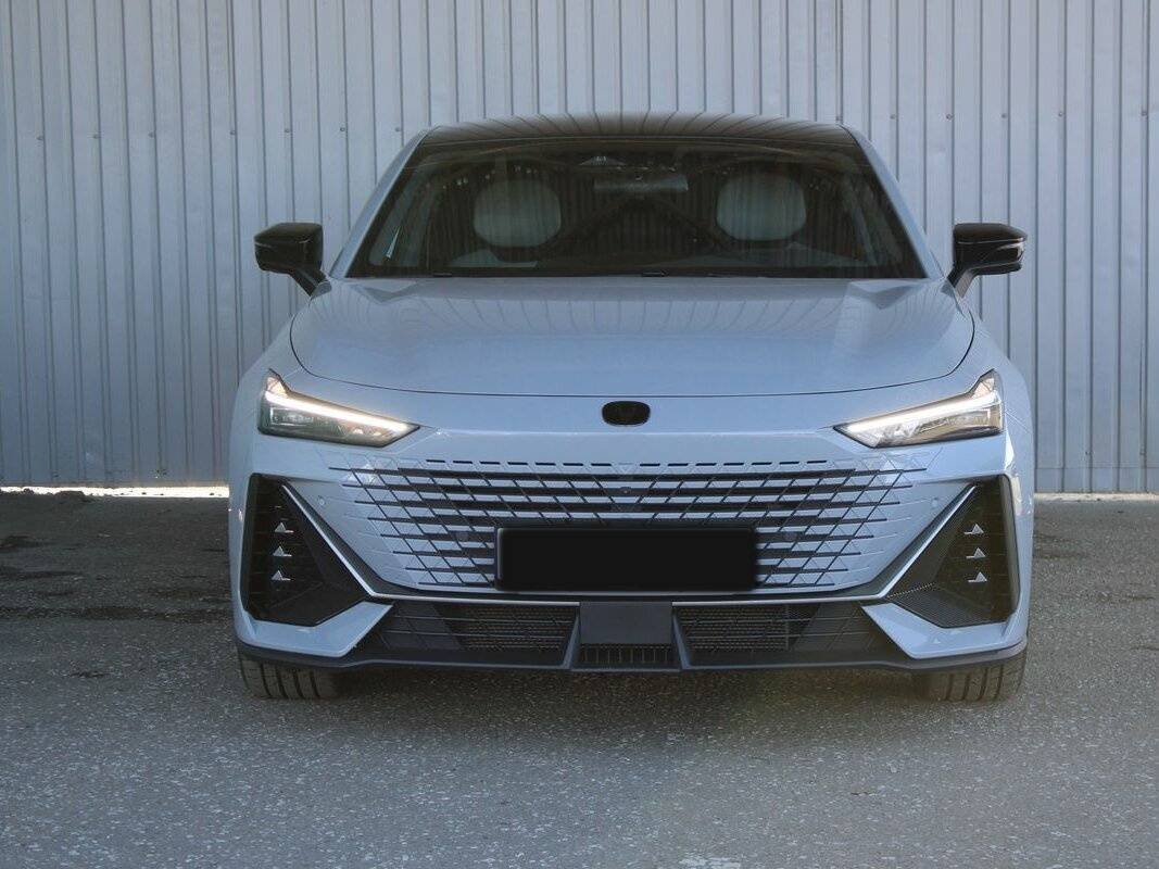 Б/У Чанган УНИ-В 2023 года. Фото: #1