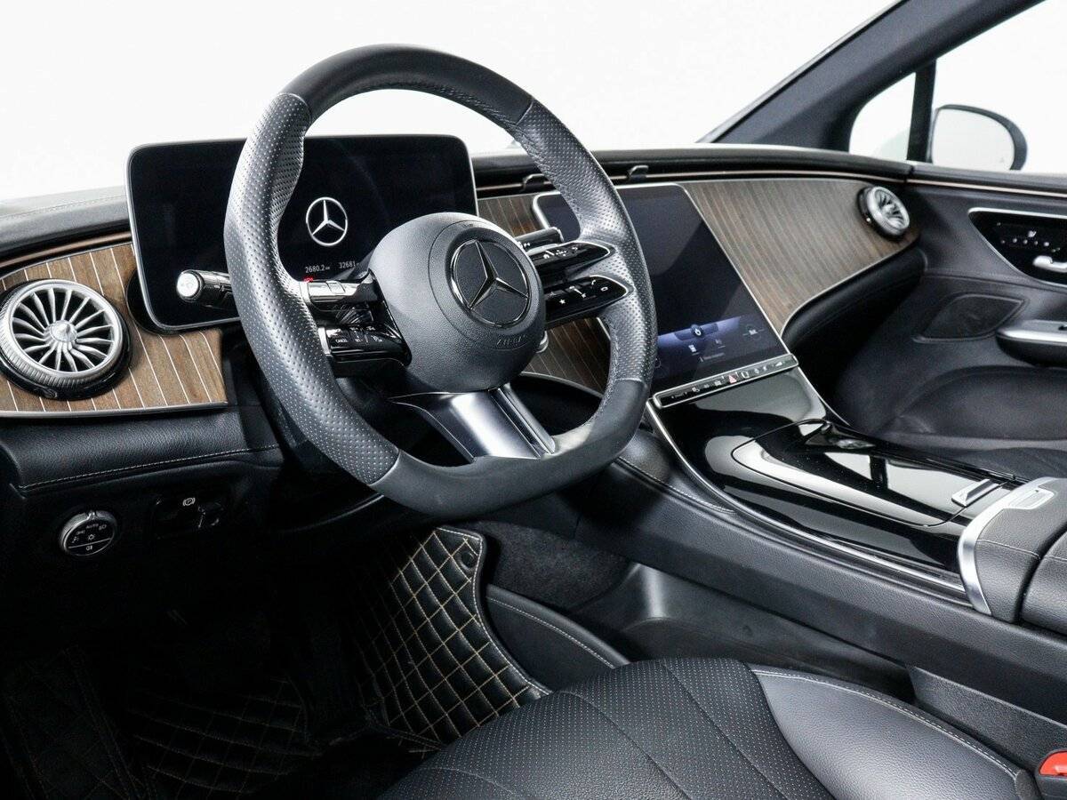 Б/У Мерседес-Бенц EQE 2022 года. Фото: #13