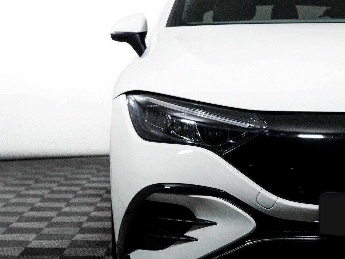 Б/У Мерседес-Бенц EQE 2022 года. Фото: #17