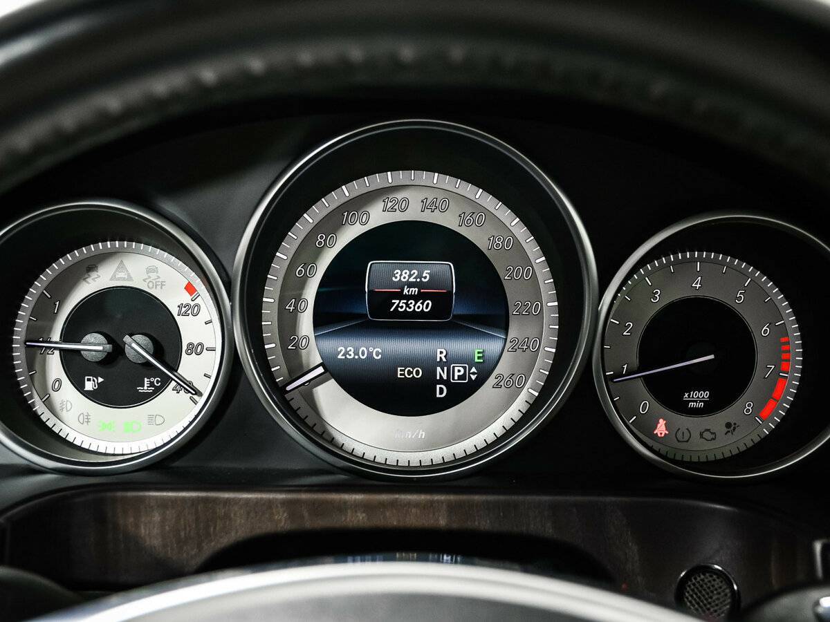 Б/У Мерседес-Бенц Е-Класс 2014 года. Фото: #9