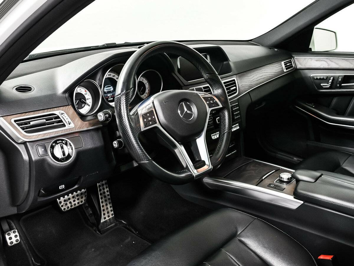 Б/У Мерседес-Бенц Е-Класс 2014 года. Фото: #12