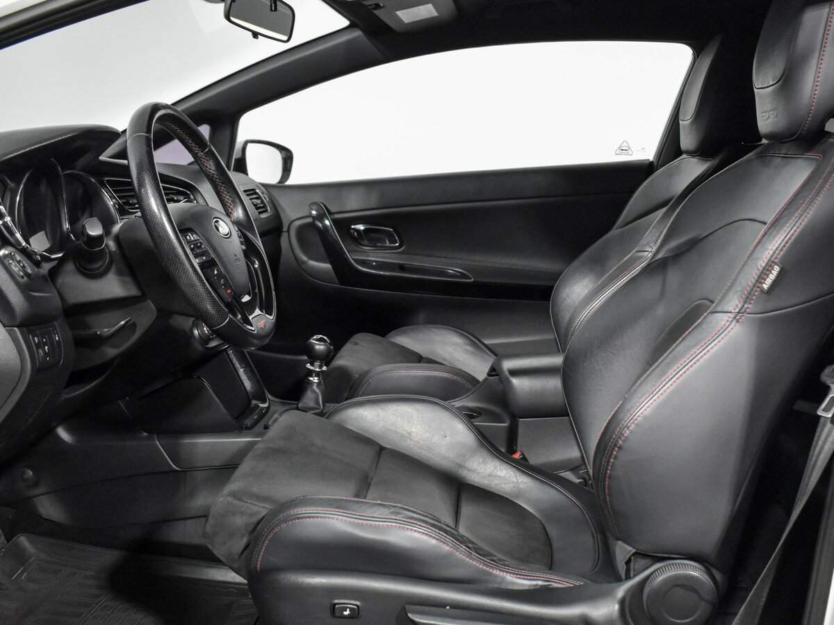 Б/У Киа Сид ГТ 2015 года. Фото: #9