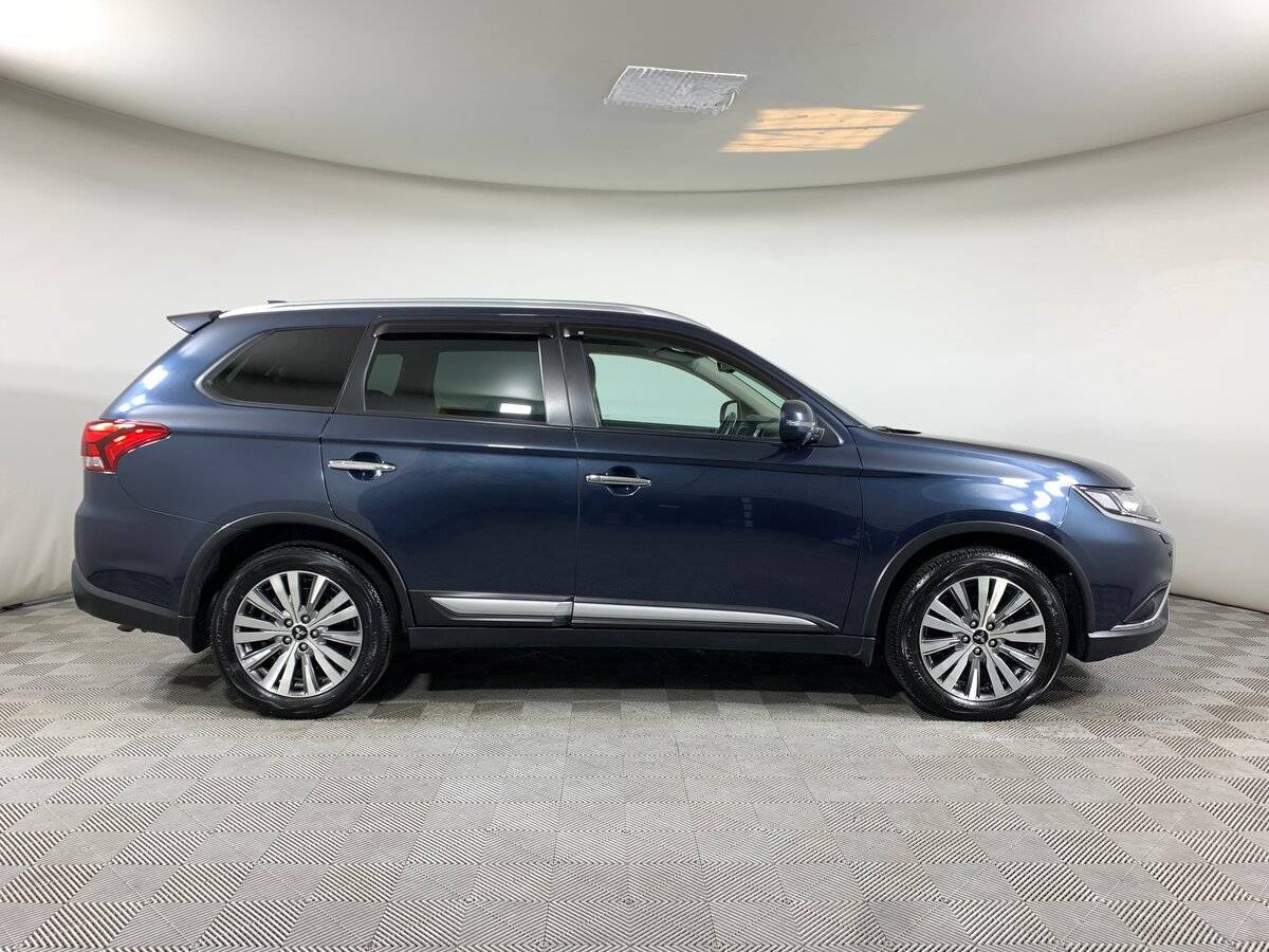 Б/У Митсубиши Оутлэндер 2020 года. Фото: #3