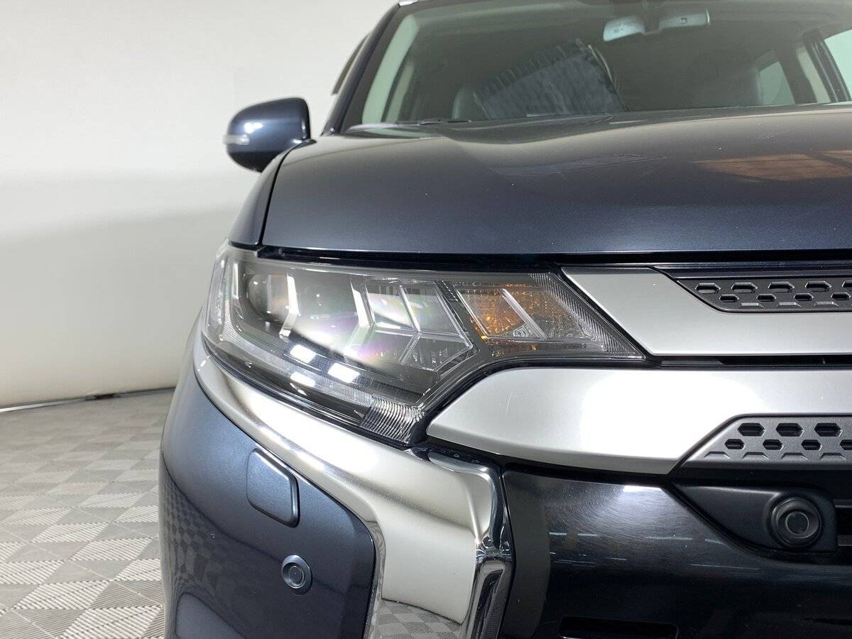 Б/У Митсубиши Оутлэндер 2020 года. Фото: #9