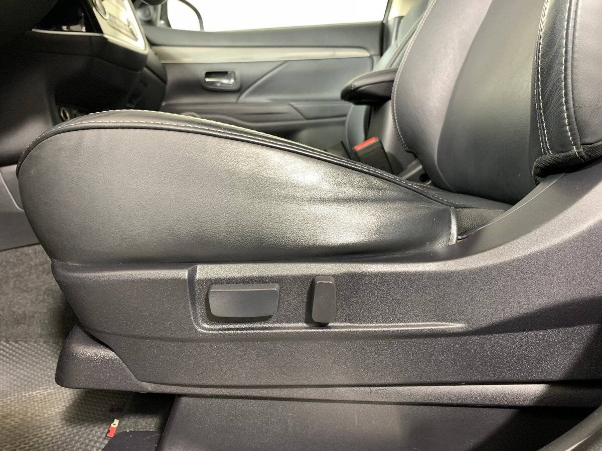 Б/У Митсубиши Оутлэндер 2020 года. Фото: #15