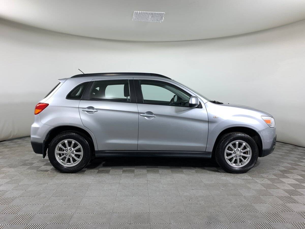 Б/У Митсубиши АС-Икс 2011 года. Фото: #3