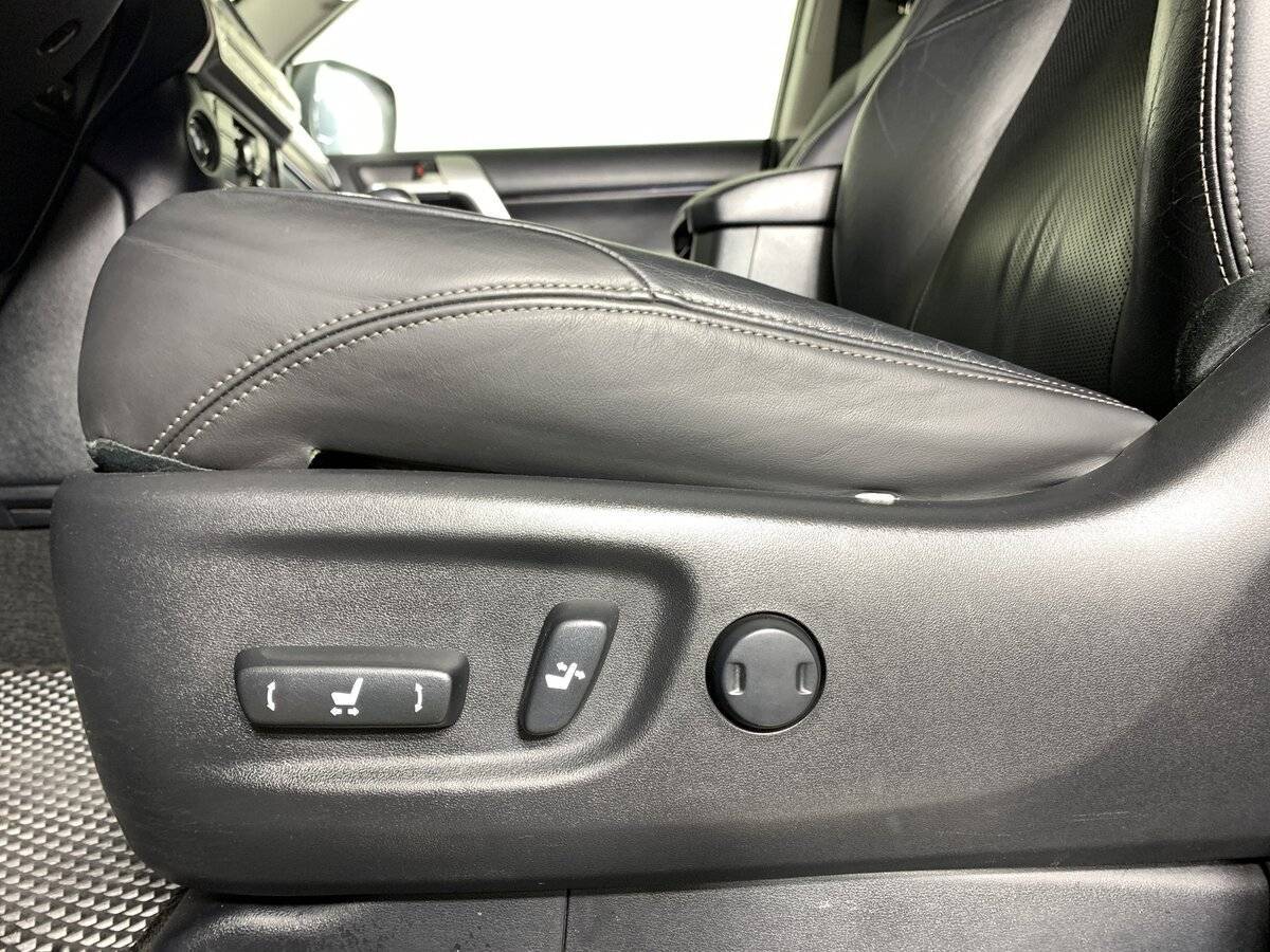 Б/У Тойота Лэнд Крузер Прадо 2018 года. Фото: #15