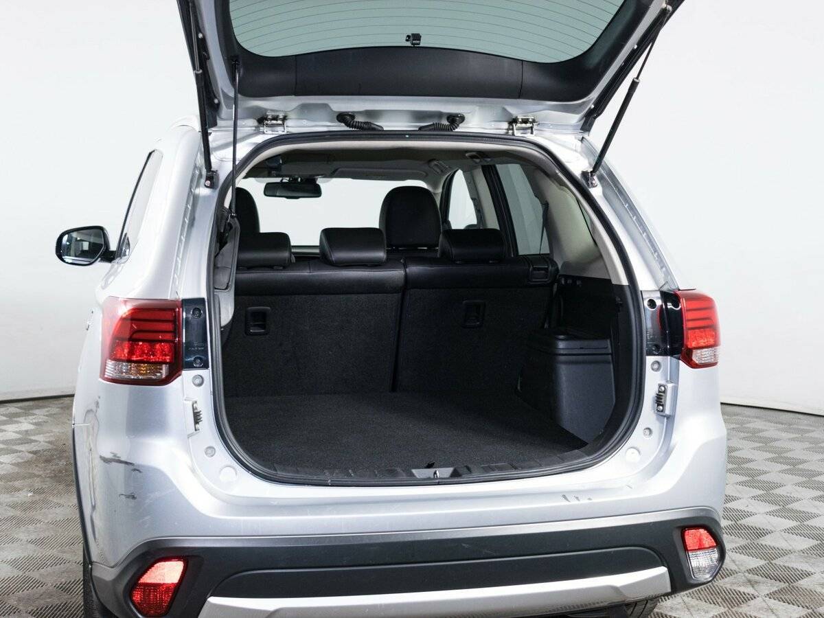 Б/У Митсубиши Оутлэндер 2015 года. Фото: #6