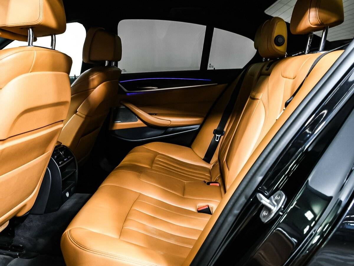 Б/У БМВ 5 серии 2018 года. Фото: #11