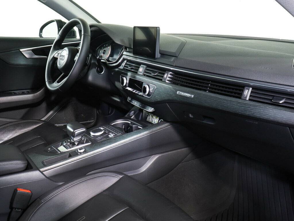 Б/У Ауди А4 2017 года. Фото: #9