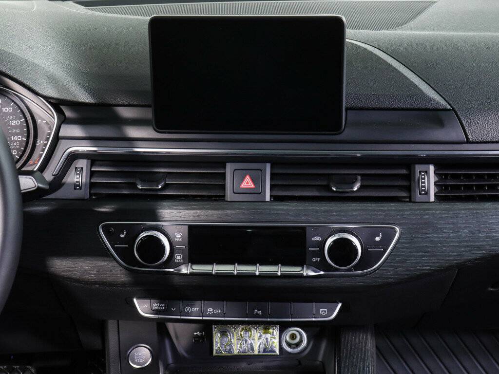 Б/У Ауди А4 2017 года. Фото: #13