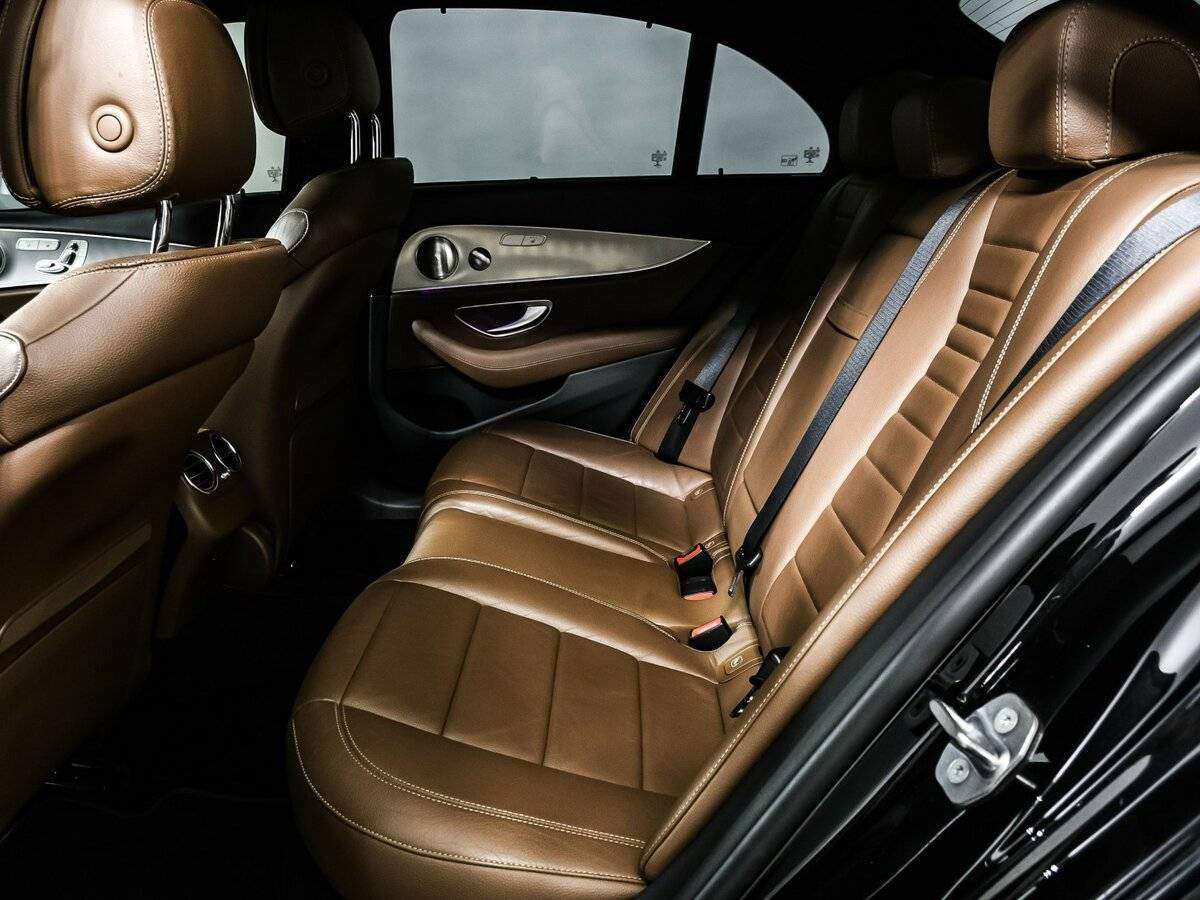 Б/У Мерседес-Бенц Е-Класс 2017 года. Фото: #11