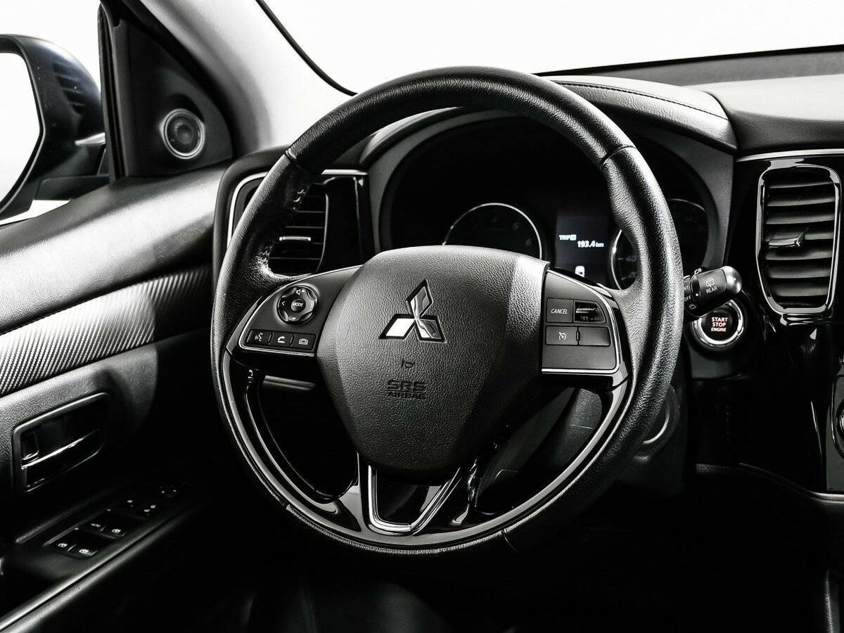 Б/У Митсубиши Оутлэндер 2018 года. Фото: #14