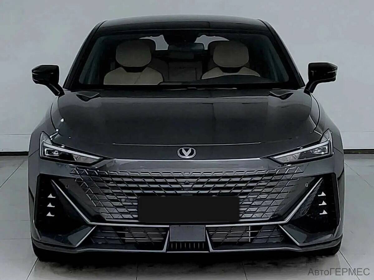 Б/У Чанган УНИ-В 2023 года. Фото: #1