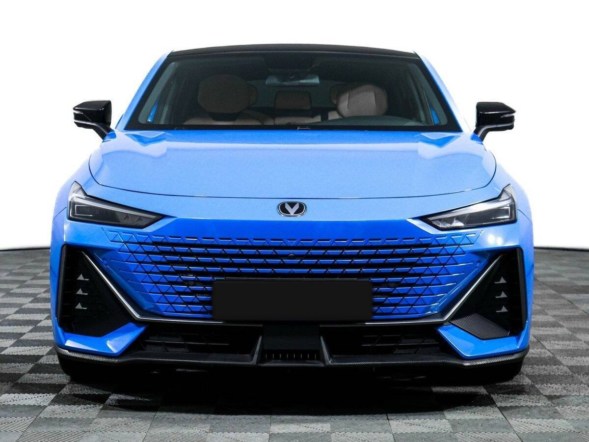 Б/У Чанган УНИ-В 2022 года. Фото: #1