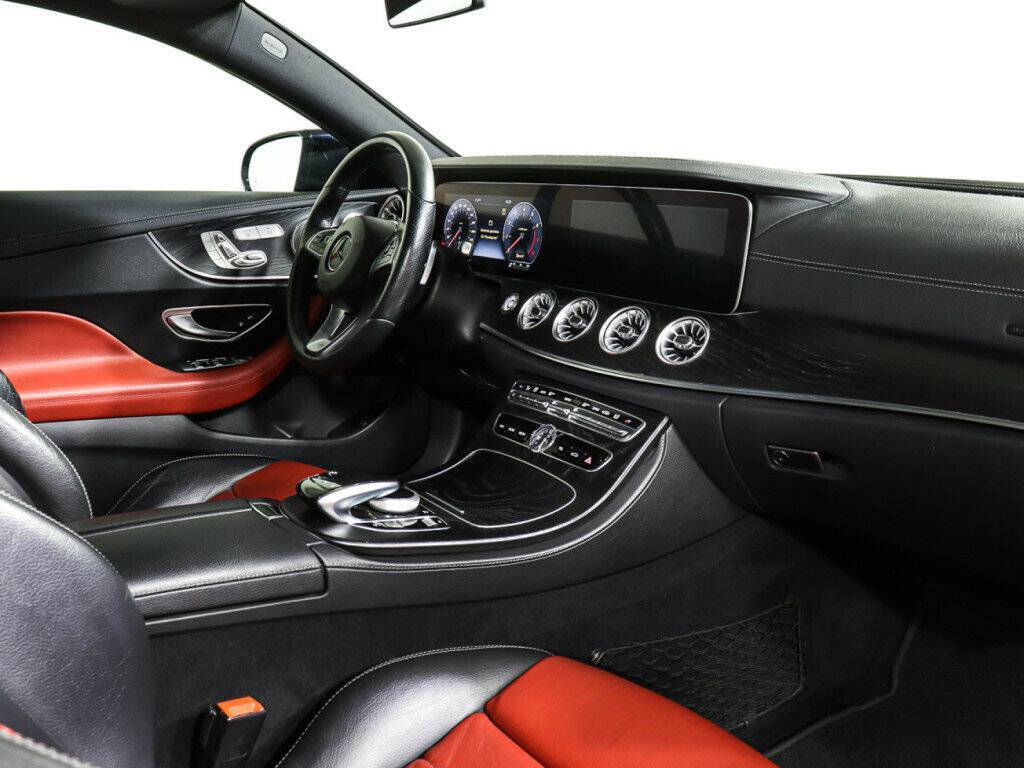 Б/У Мерседес-Бенц Е-Класс 2018 года. Фото: #9