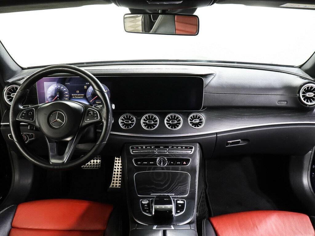 Б/У Мерседес-Бенц Е-Класс 2018 года. Фото: #12