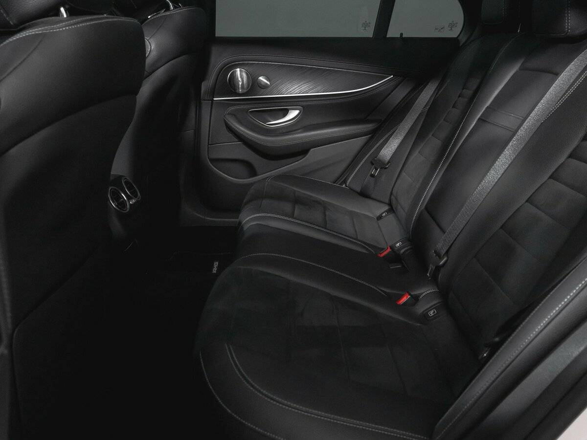 Б/У Мерседес-Бенц Е-Класс 2021 года. Фото: #9