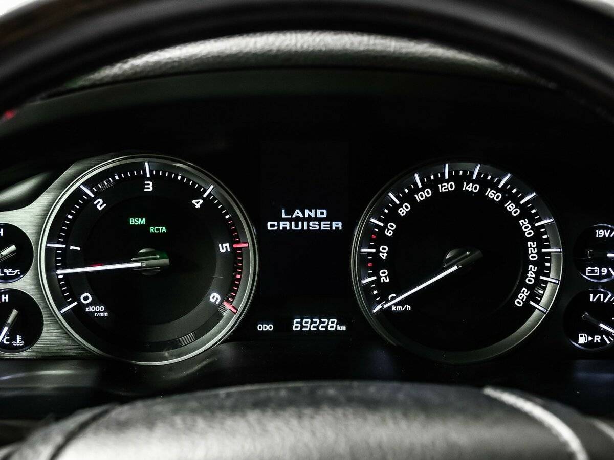 Б/У Тойота Лэнд Крузер 2019 года. Фото: #9