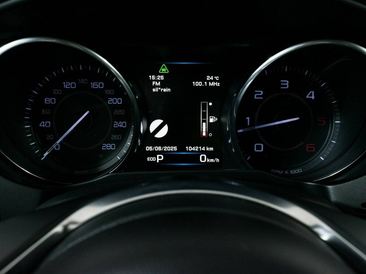 Б/У Ягуар ИксЕ 2015 года. Фото: #13