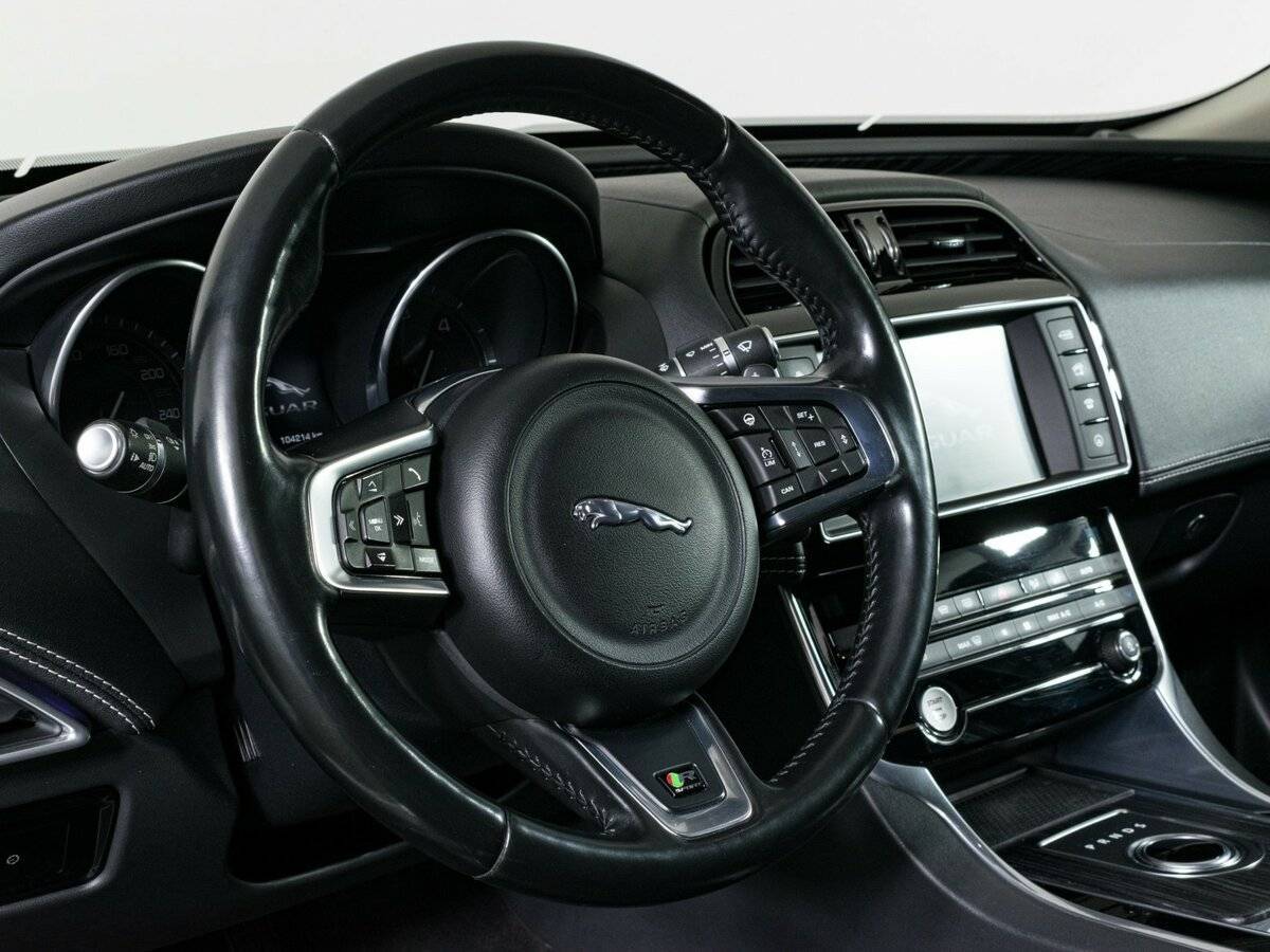 Б/У Ягуар ИксЕ 2015 года. Фото: #14