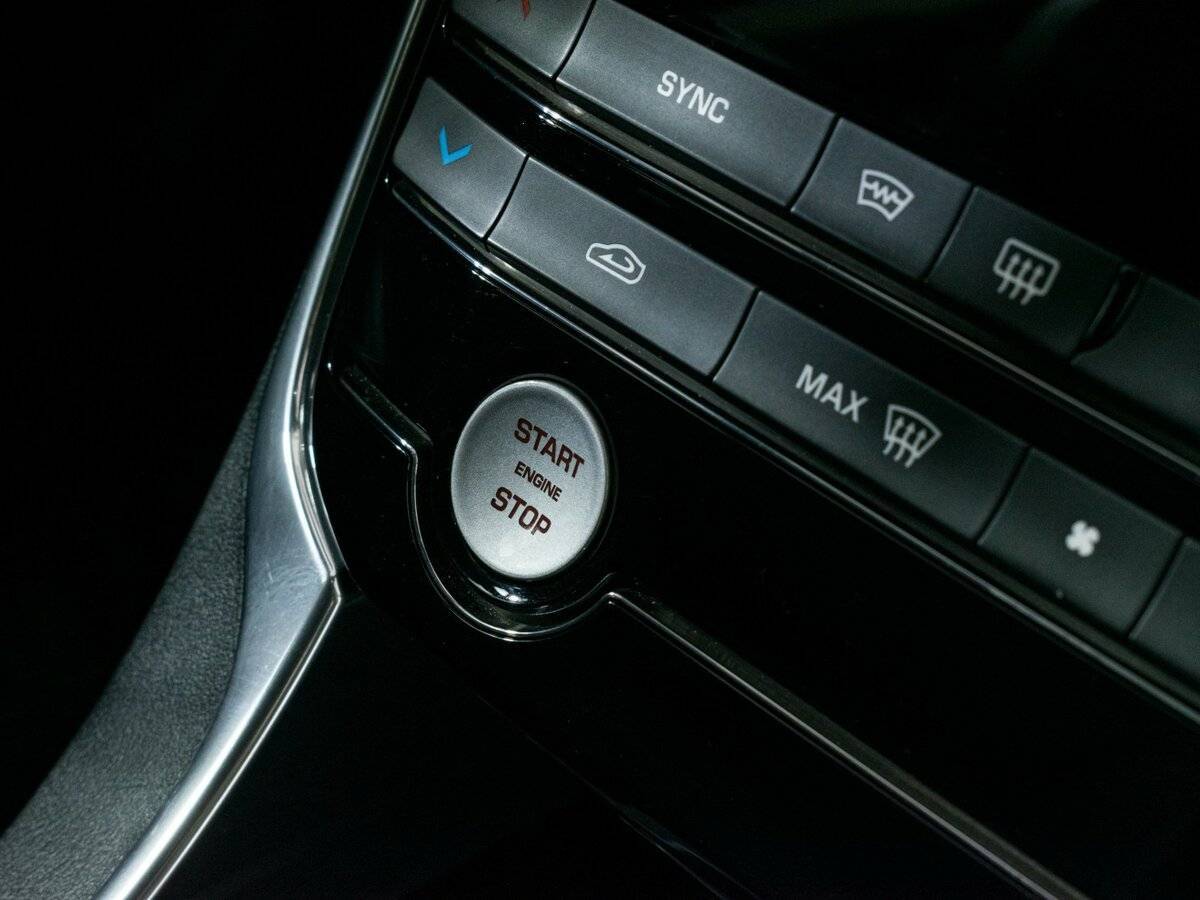 Б/У Ягуар ИксЕ 2015 года. Фото: #15