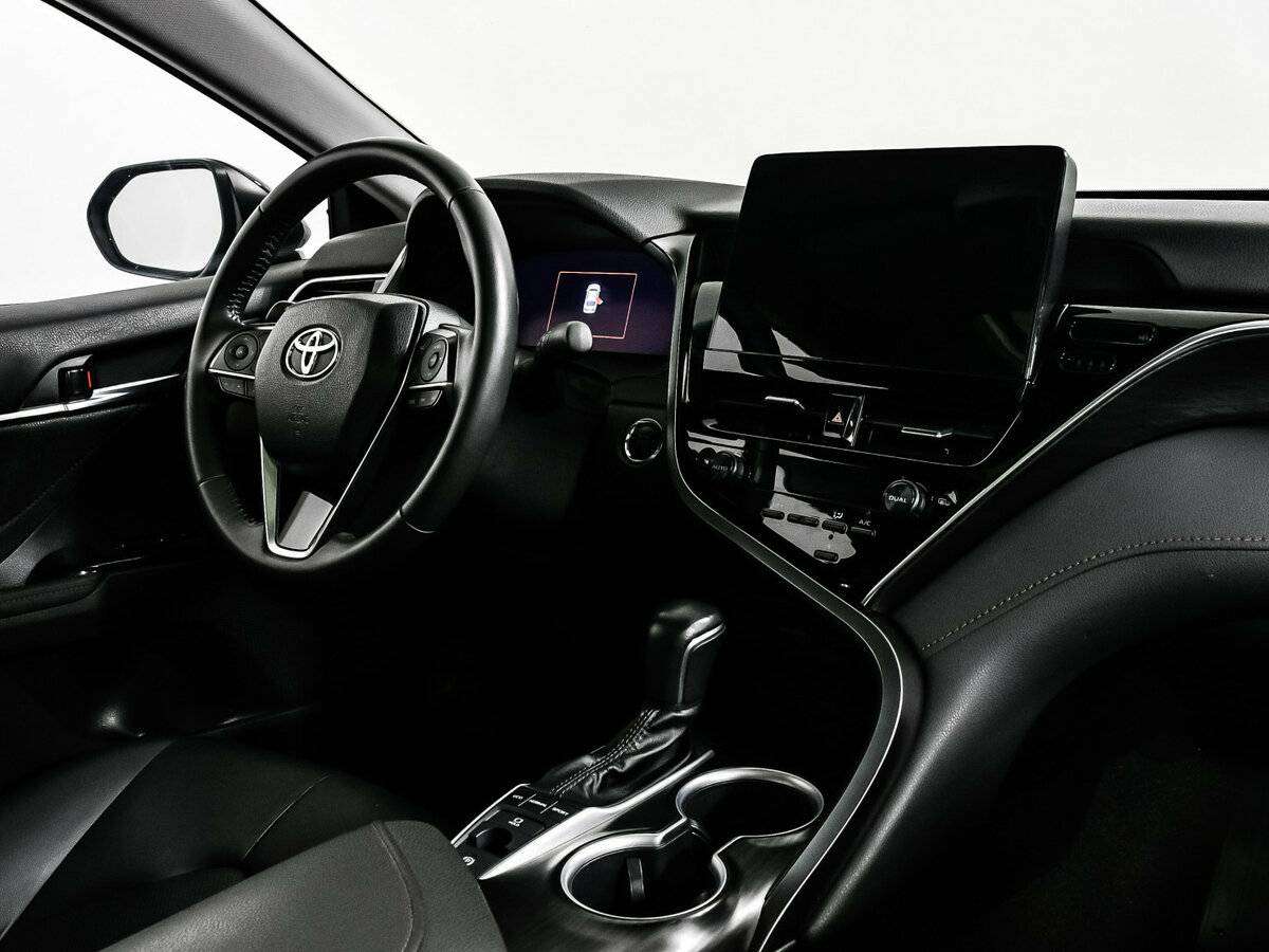 Б/У Тойота Камри 2023 года. Фото: #8