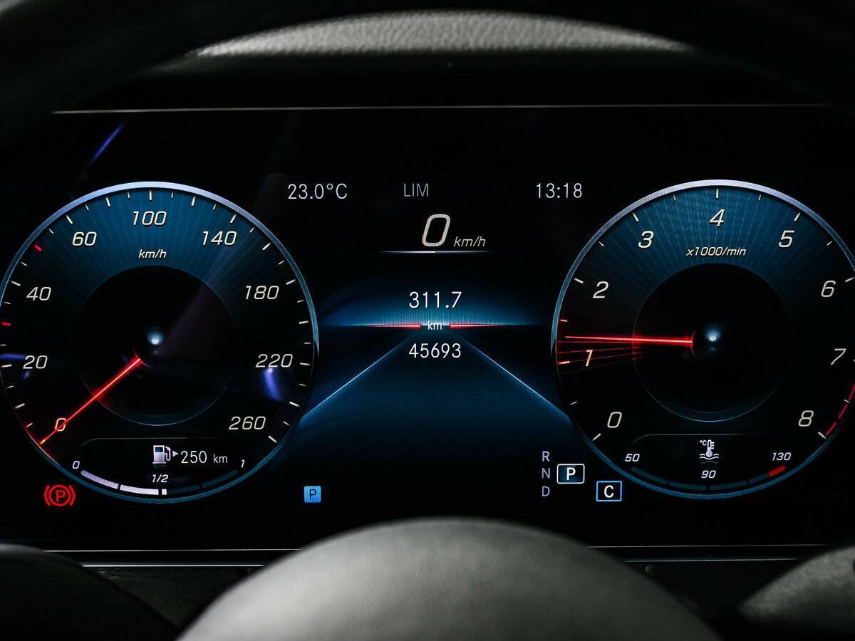 Б/У Мерседес-Бенц Е-Класс 2021 года. Фото: #9