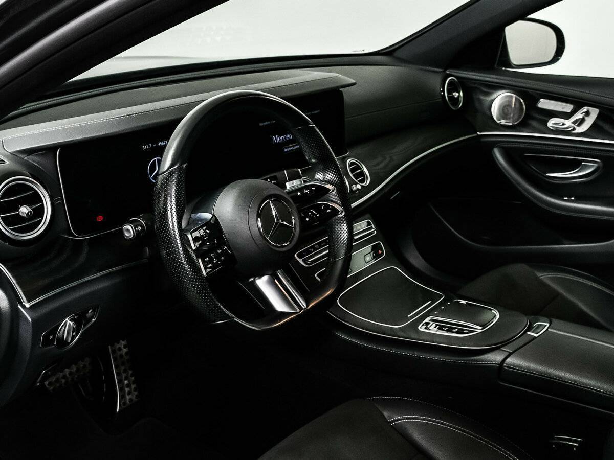 Б/У Мерседес-Бенц Е-Класс 2021 года. Фото: #11