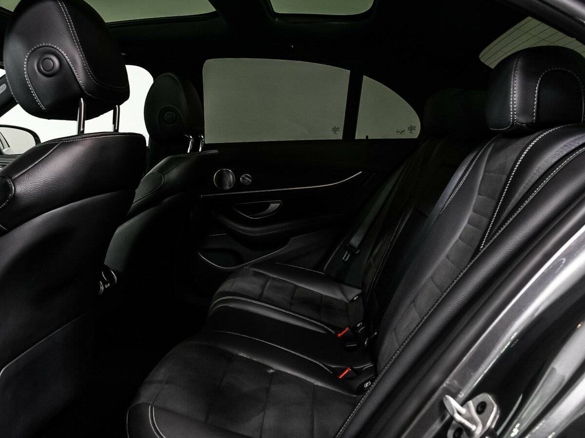 Б/У Мерседес-Бенц Е-Класс 2021 года. Фото: #12