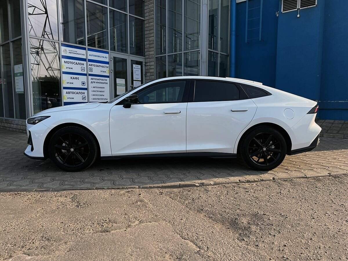 Б/У Чанган УНИ-В 2023 года. Фото: #1