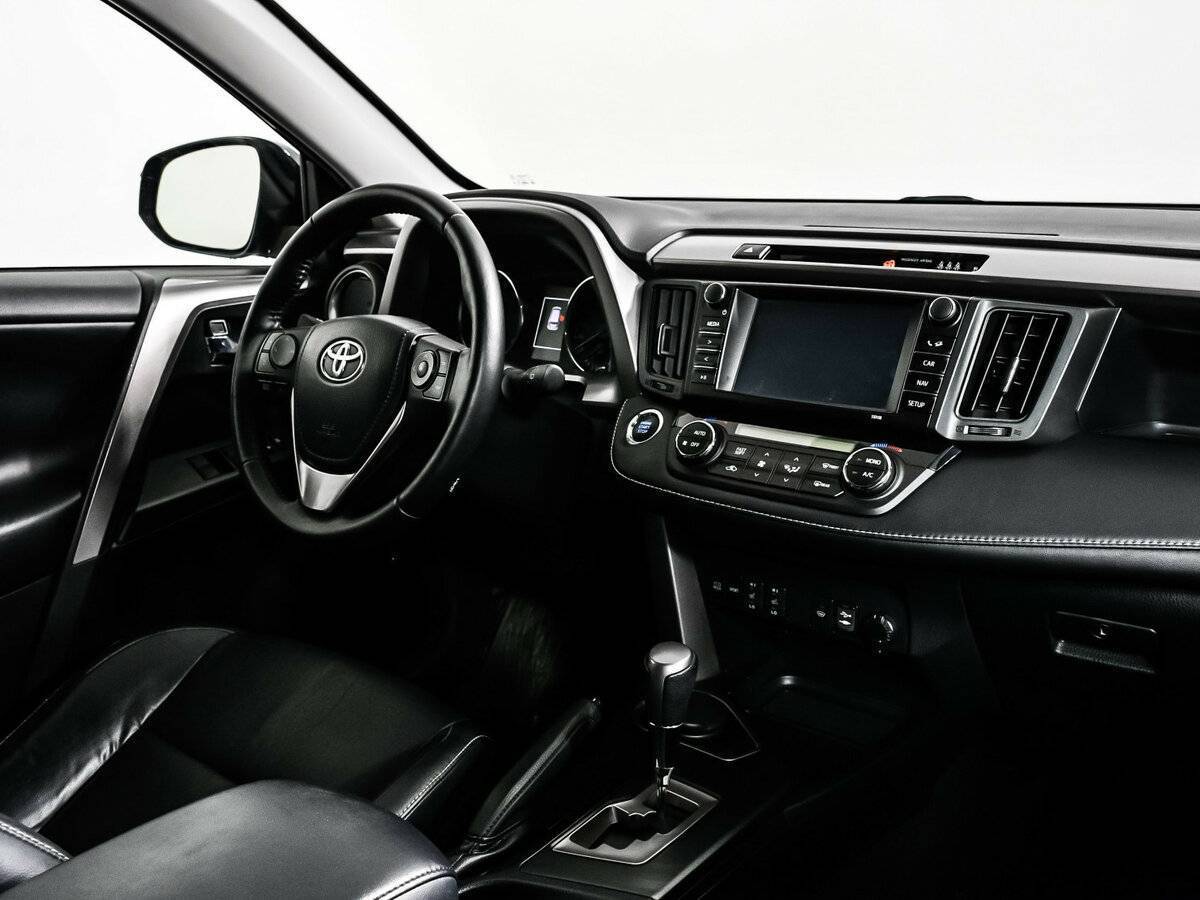 Б/У Тойота Рав4 2017 года. Фото: #8