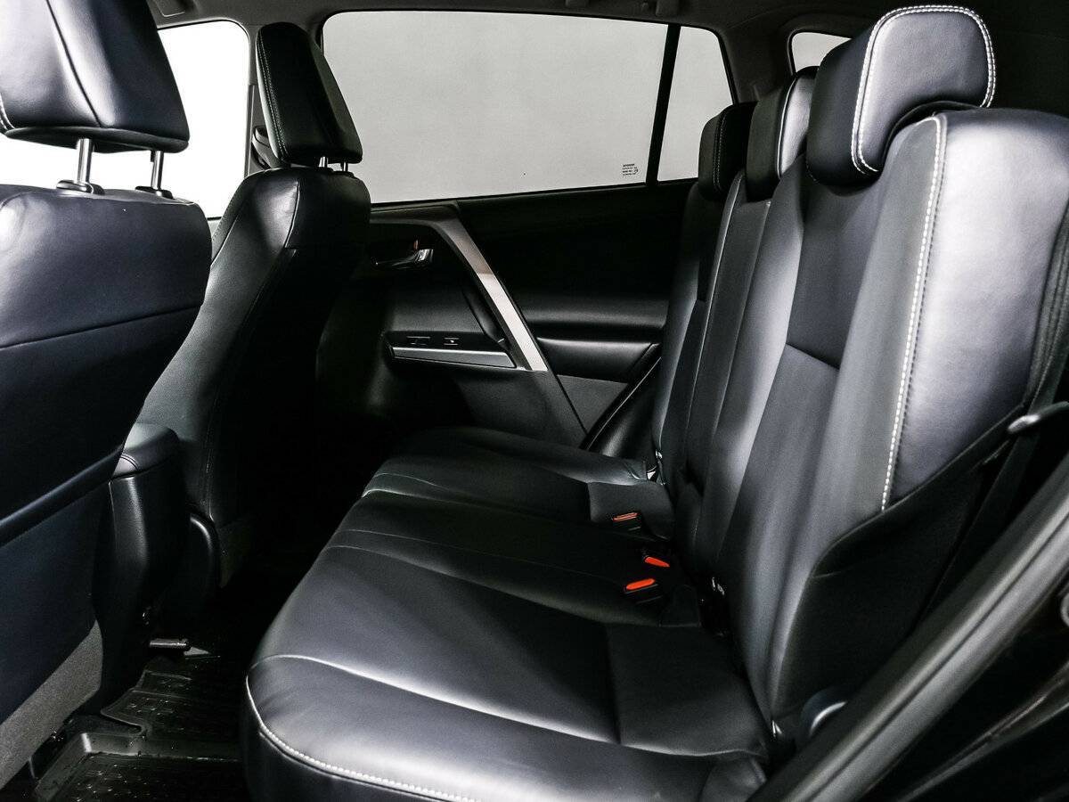 Б/У Тойота Рав4 2017 года. Фото: #11