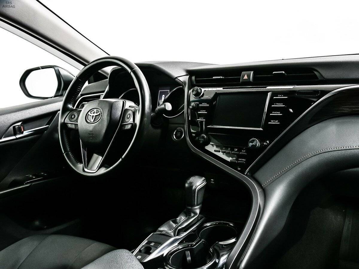 Б/У Тойота Камри 2019 года. Фото: #8