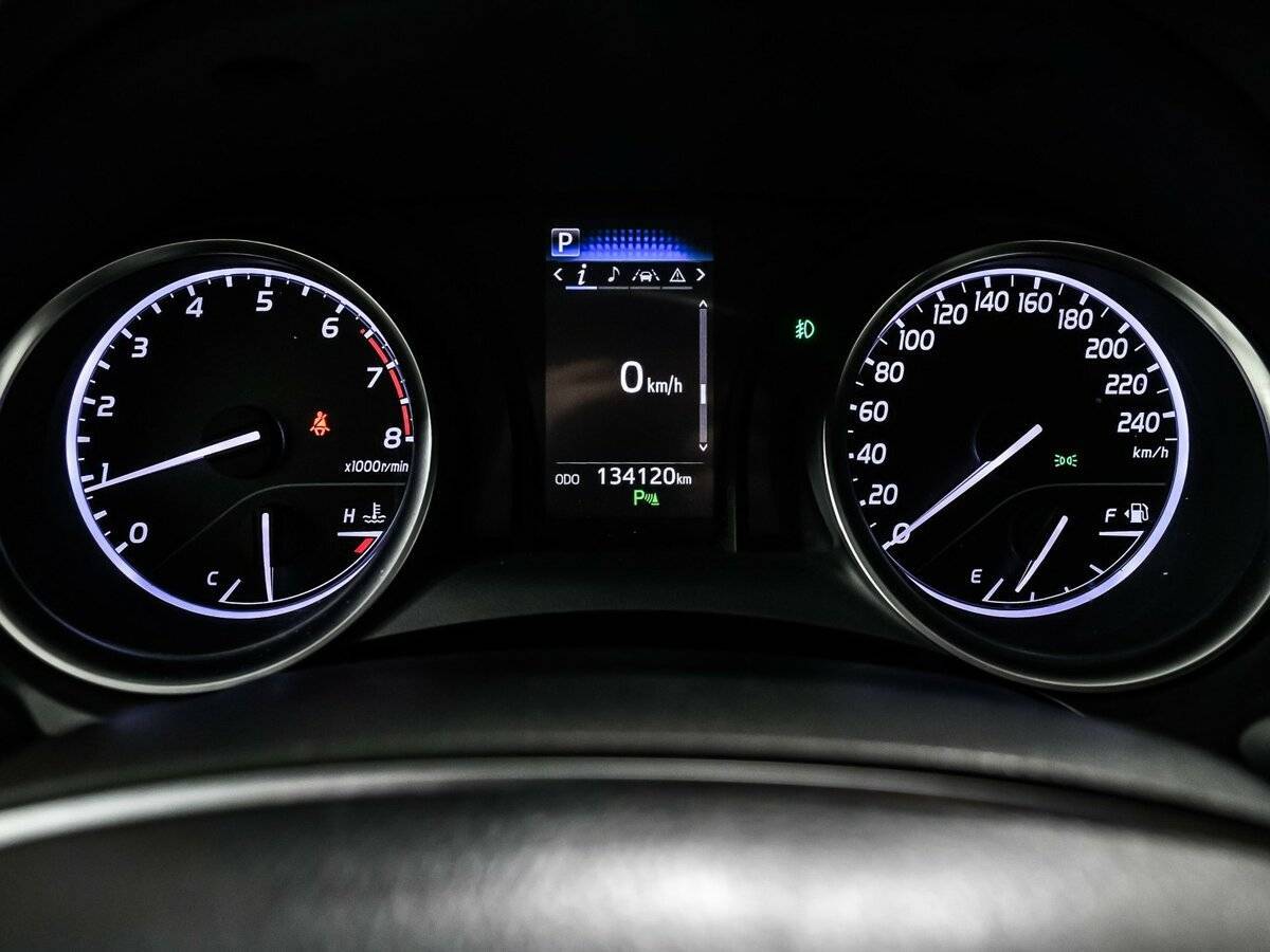 Б/У Тойота Камри 2019 года. Фото: #9