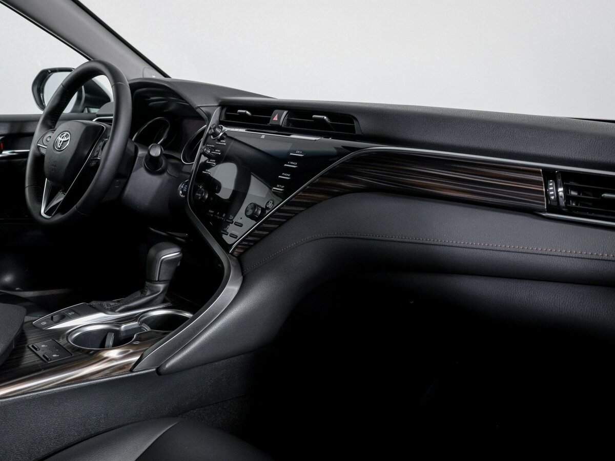 Б/У Тойота Камри 2019 года. Фото: #8