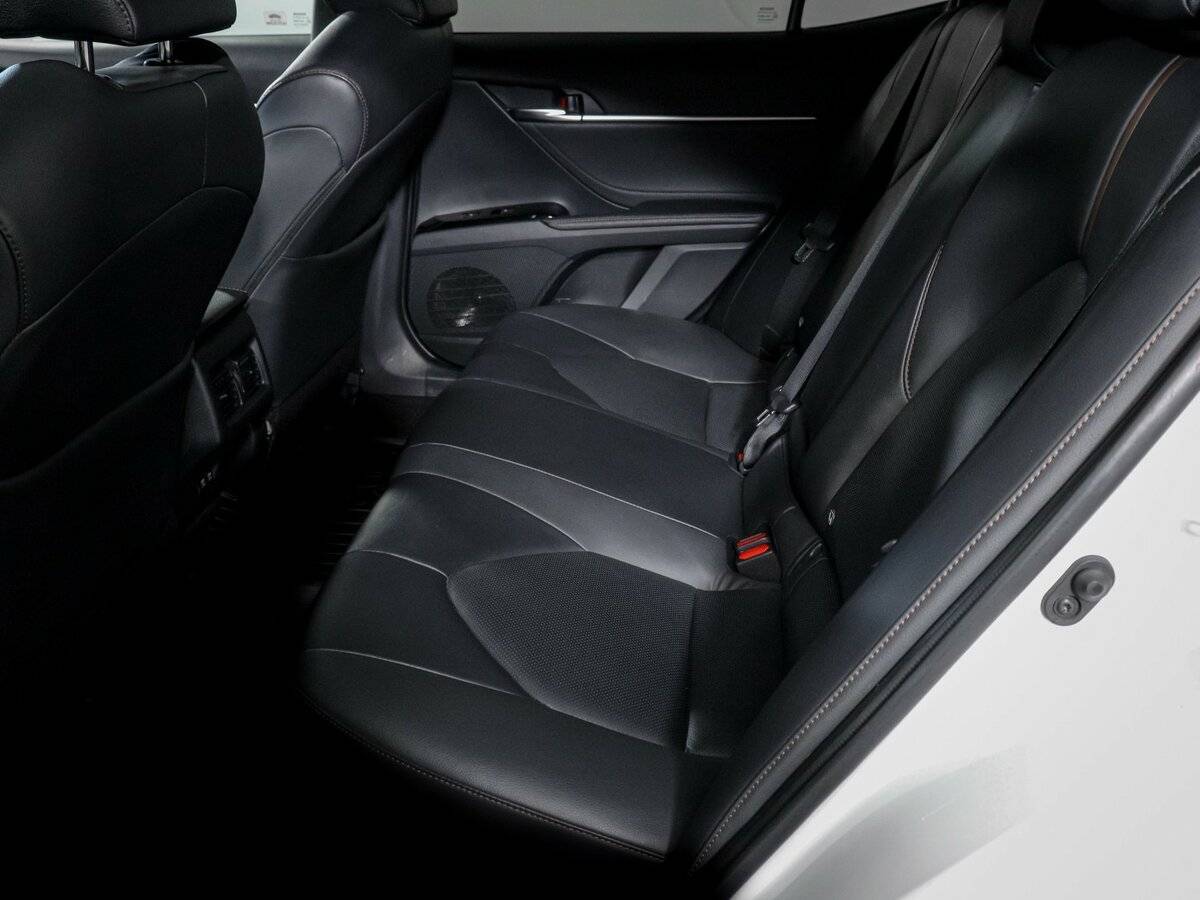 Б/У Тойота Камри 2019 года. Фото: #9