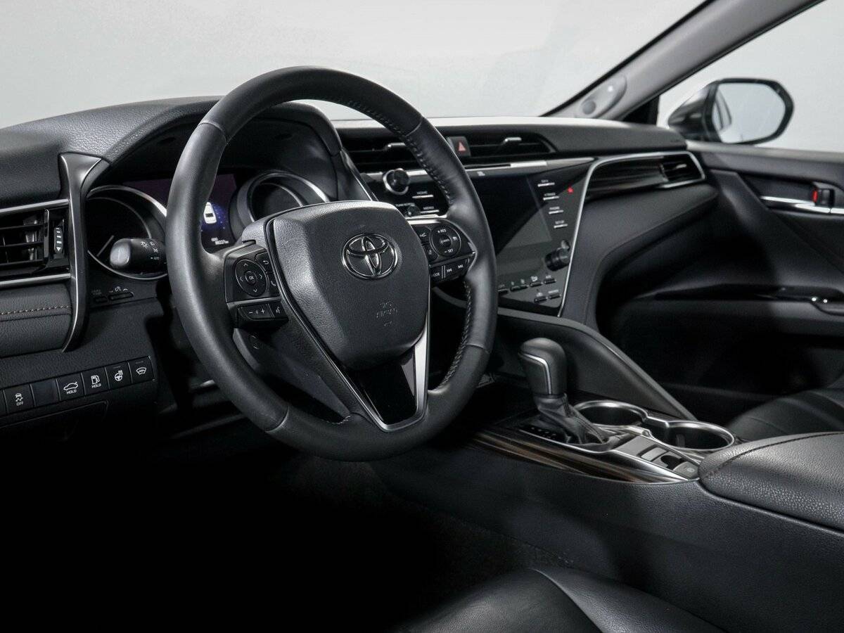 Б/У Тойота Камри 2019 года. Фото: #13