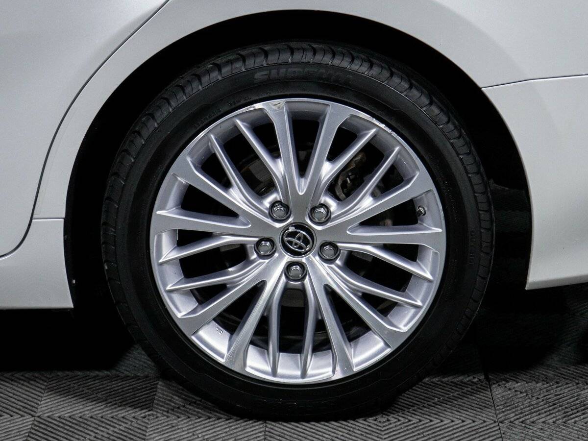 Б/У Тойота Камри 2019 года. Фото: #14