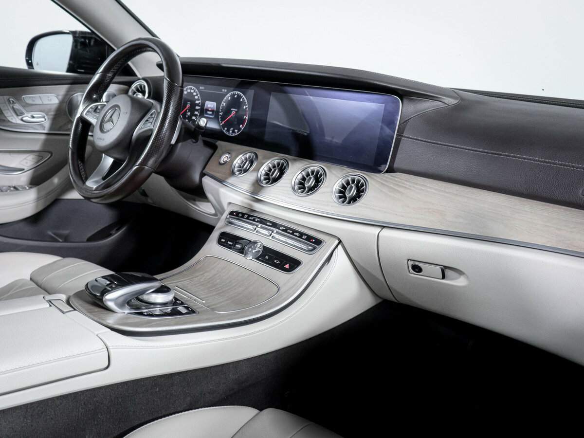 Б/У Мерседес-Бенц Е-Класс 2018 года. Фото: #8