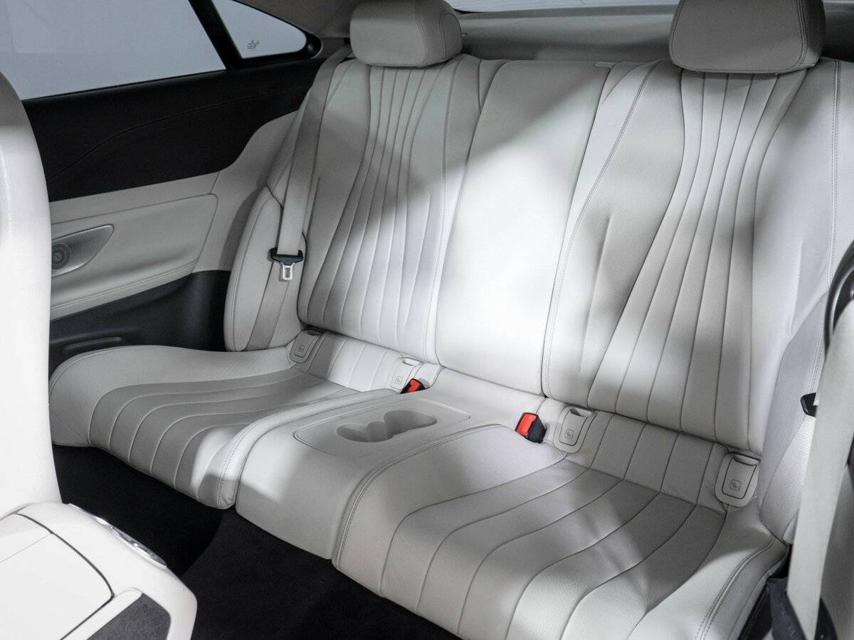 Б/У Мерседес-Бенц Е-Класс 2018 года. Фото: #9